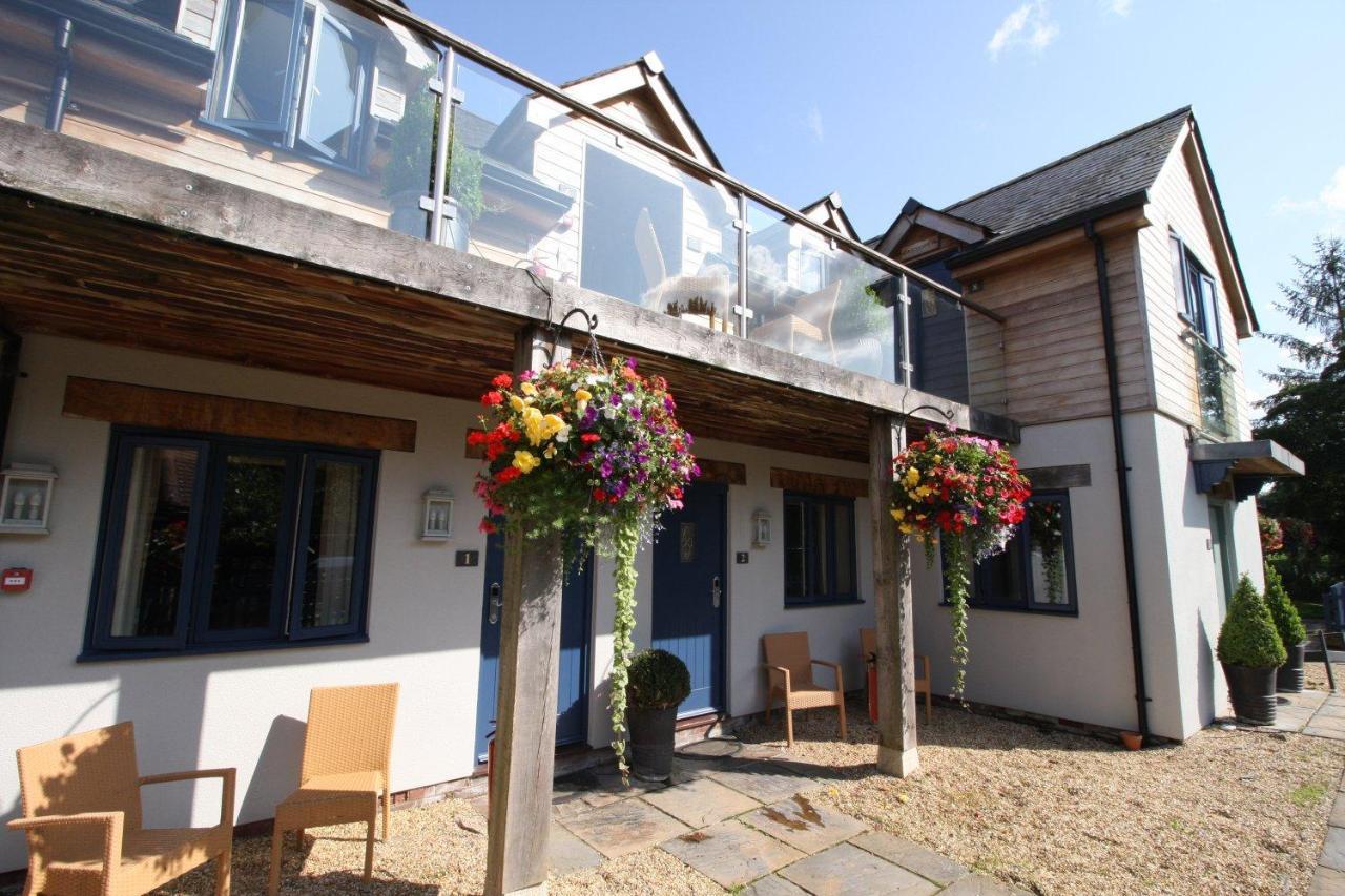 The Sun Inn Swindon Exterior foto