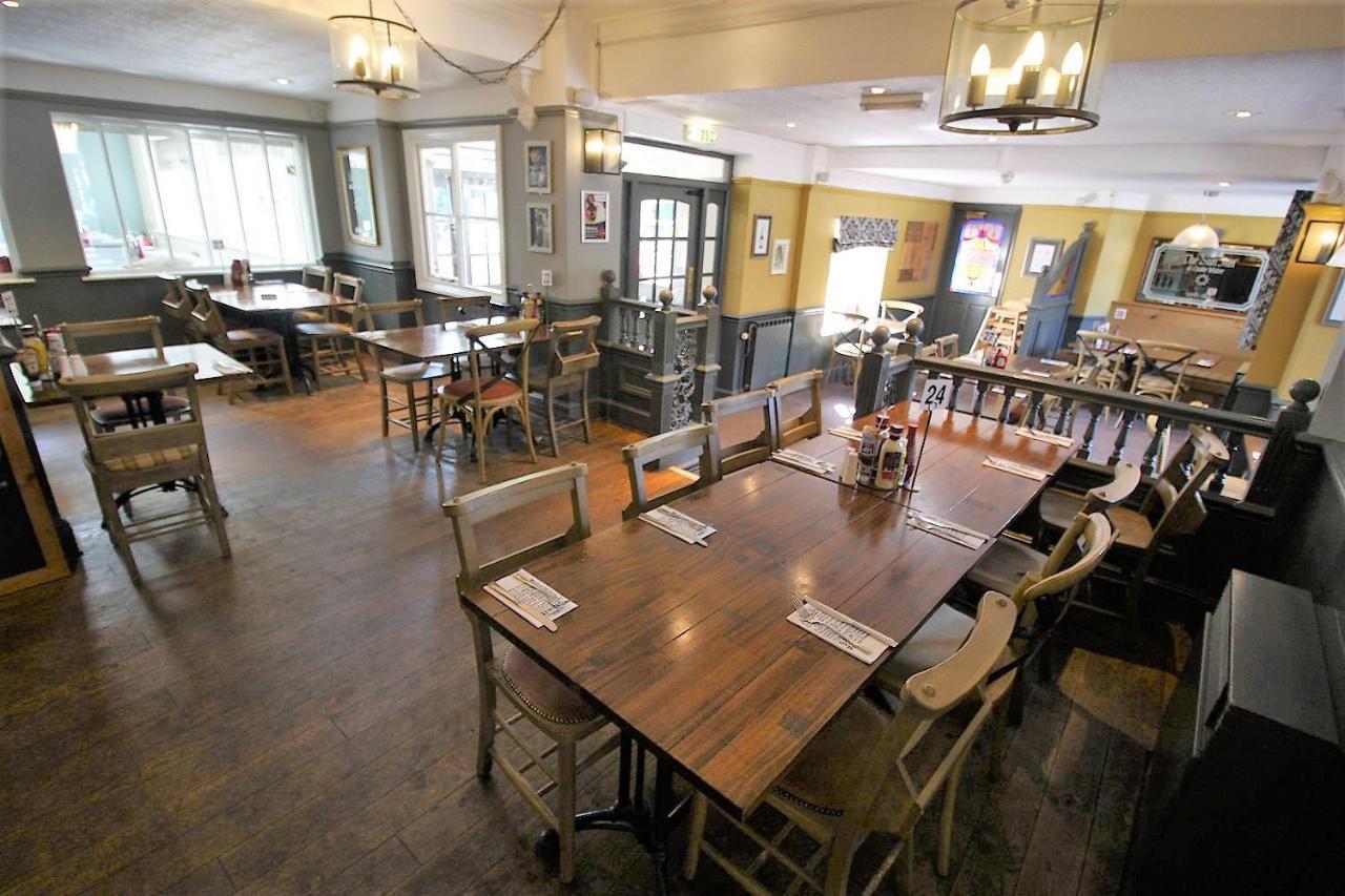 The Sun Inn Swindon Exterior foto
